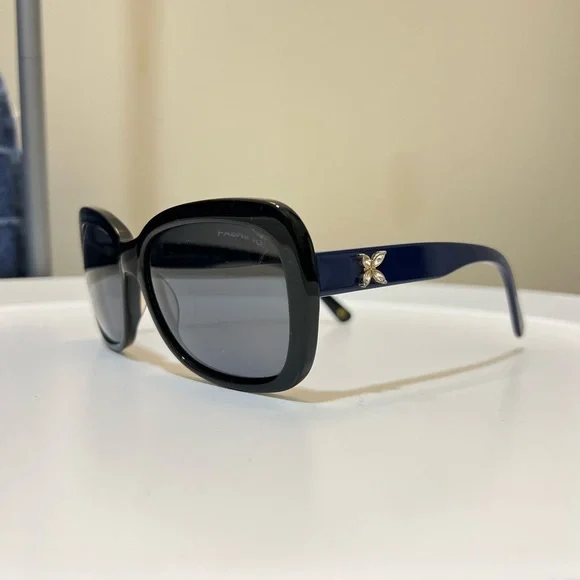 FABRICIO Sunglasses w/ Case Prive Revaux The Everywhere Fitover with Zipper Case - QVC.com main image 2